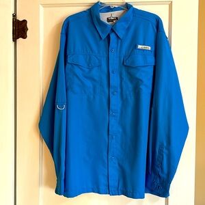 Habit long sleeve blue fishing shirt with Velcro pockets.  Solar factor 40+.  XL